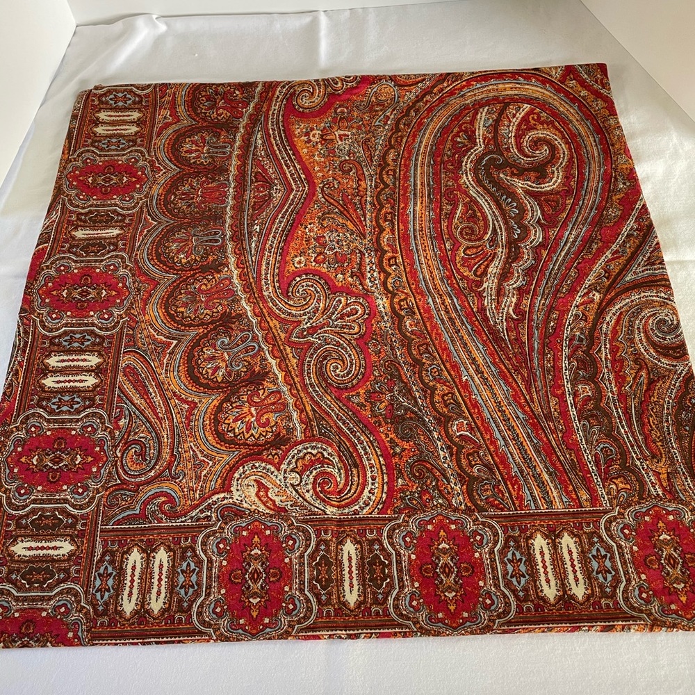 Pottery Barn pillow cover. 24x24”. In EUC.